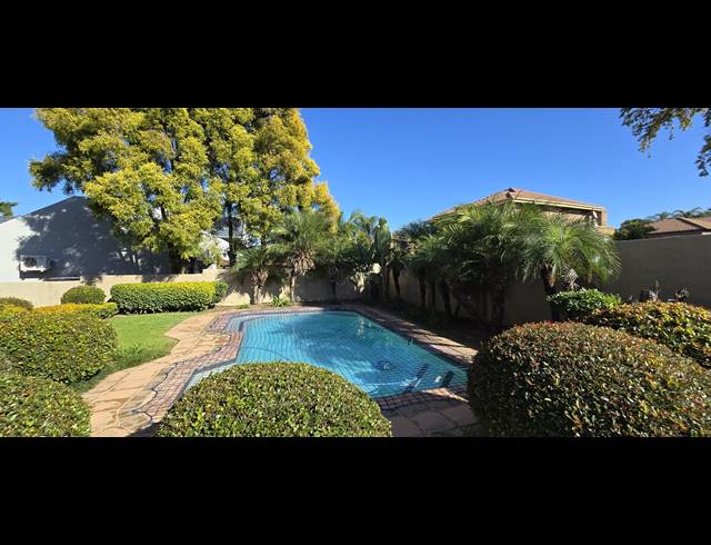 4 BEDROOM HOUSE FOR SALE IN ROOIHUISKRAAL NORTH